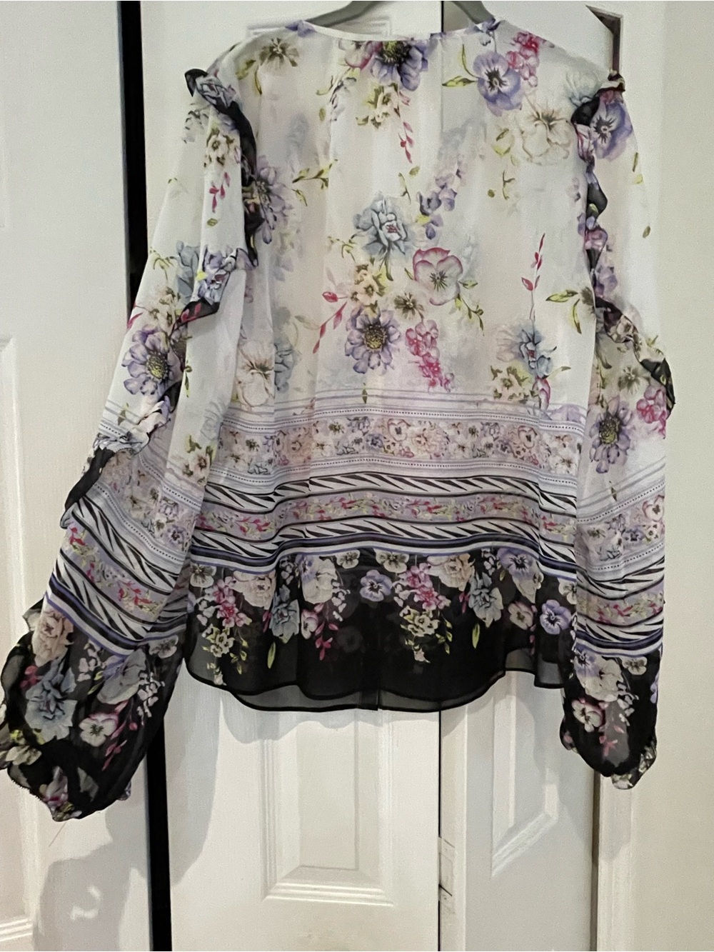 White House Black Market Floral Sheer V-Neck Blouse in White and Black - Picture 2 of 3